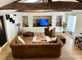 La Forge, gîte 10 personnes à 10 min du Puy dufou, hotel i Châteaumur