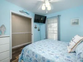 Charming Condo at Island Place 211!