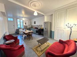 Maison de Maître avec 4 Suites indépendantes - Centre Livarot - Jardin, hotel v destinácii Livarot