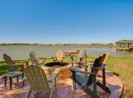 Modern Lake Conroe House with Lakefront Park and Deck!