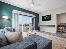 IRIE Living Refresh Kg 2Bd Gym Pool BRAND NEW, Hotel in Whitestown