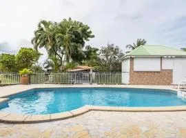 Appartement Lumineux avec Piscine à Petit-Canal 90m²