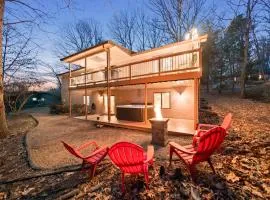 Asheville's Ultimate Retreat with Hot Tub Ping Pong Table Pool Table Lots to do Family Friendly