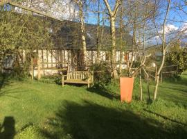 Gîte des Tournesols, hotel v destinácii Écaquelon