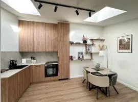 New 59 sqm Central Luxury Apartment with free parking