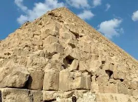 Pyramids ate hotel inn