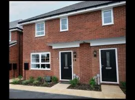 Peaceful 3 Bed Rugby Family Home Contractor Friendly Near Amenities
