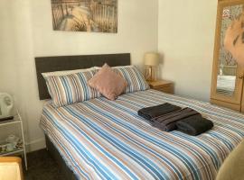 Holland Arms hotel, hotel en Holland Arms Station