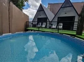 Casabela Cabaña con piscina ubicación céntrica