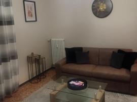 Alloggio Veronica, hotel sa Voghera