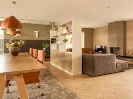 14P 7B Riverfront Villa with Pool Jacuzzi