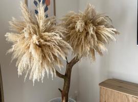 Appartement avec terrasse ensoleillée à Vitré, готель у місті Вітре