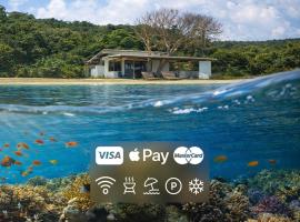 Tropical Beach Retreat AC, Wifi, BBQ & Parking, hotel i Puerto Lindo