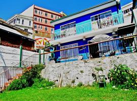 La Casa Azul Hostel, viešbutis mieste Valparaisas