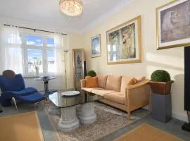 fewo1846 - Artemis - vintage Altbau-Wohnung im 4 OG eines Geschäftshauses im Stadtzentrum