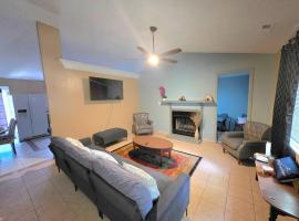 Sweet Savanna Stay, Hotel in Hubert