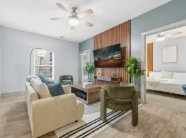Modern Downtown Indy 2BR Free Parking Walk to Lucas Oil & March Madness