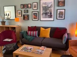 Peaceful 2 Bed Home with Parking Fast WIFI Easy Stress-Free Access to Bath