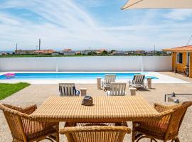 Wake up with the Sea Breeze- House with pool AP2, hotel en Lavra