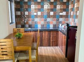 The Shivoham Abode Pet-Friendly Cozy 1BHK, hotel em Pāli