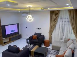 Luxury Four Bedroom Duplex in Asokoro Abuja in a Secure Estate with Fast WiFi & 24hours Electricity โรงแรมในAsokoro