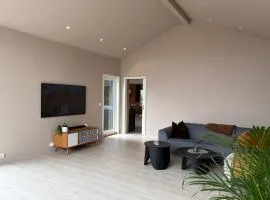 Spacious detached house with garden perfect for ONS & holiday