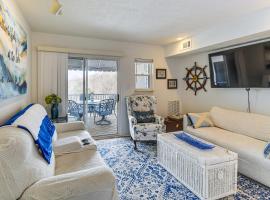 Boat & Relax on Smith Mountain Lake! Bright Condo, hotel a Moneta