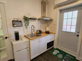 Maison Mosaïque Design Loft near Leonard Cohen Mural