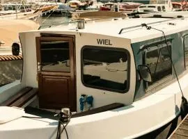 Orginal Dutch houseboat city center 'WIEL'