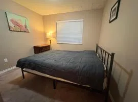 King George Blvd Budget Suite - Free Parking & Fast Wi-Fi