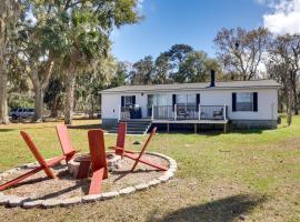 Cast and Relax! Peaceful Lake House in Midway, hotel a Midway