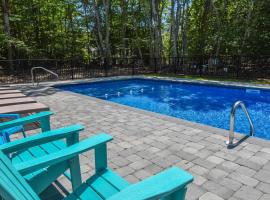 Spacious Home with Private In-Ground Pool, hotel em Brewster