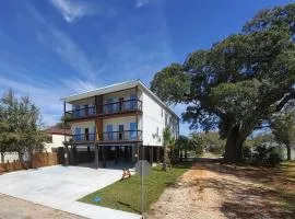 Four Palms Unit D, 500ft to Beach, Walk 2 Casinos!