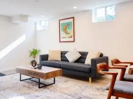 Spacious 2 bdrm w Parking -30 mins to Downtwn TO