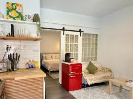 Maison Mosaïque | Glassbrick 1BR near LeonardCohen
