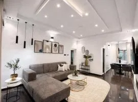 Spacious and Bright 2 Bedroom Fully Serviced Apartment with PS5