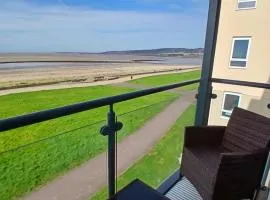 Sea view apartment at the beach!