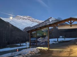 Chalet & jardin au coeur des montagnes alpines、Seyneのホテル