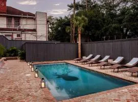Lush Garden District Suite Shared Outdoor Space