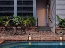 Luxe 6-bedroom Garden District Retreat Hotel Pool