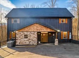 Spectacular Cabin with indoor pool and a hot tub Smokies Views