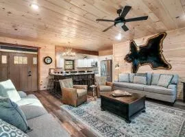 Grand Mountain Cabin Near Great Smoky Mountains National Park