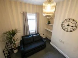 Modern & Cozy 1 Bed Studio Apartment - Stoke on Trent