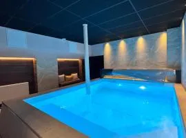 Villa Avril et Spa Gîte de luxe 15 personnes avec piscine chauffée toute l'année