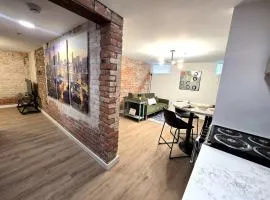 Downtown Detroit Hidden Gem Walk to Venues & DMC