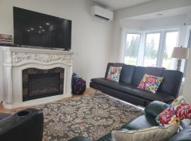 Sunny Farm Stay, Horses & Chickens, On the ODT, hotel in Sequim