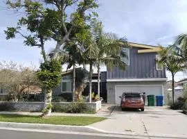 MODERN HOMESHARE Guest room & bath CSULB Eldorado park