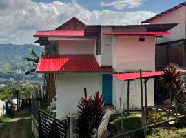 Finca Cafetera con Vista a las Montañas - Cerca de Pereira, hotell i Dosquebradas