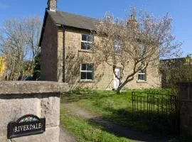 New! Detached and Spacious Peak District house in Baslow, 8 Guests