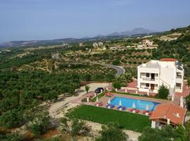 Villa Laga with Pool, 300m to Taverns, Childrens Area, BBQ!, hotell med parkeringsplass i Kiriánna